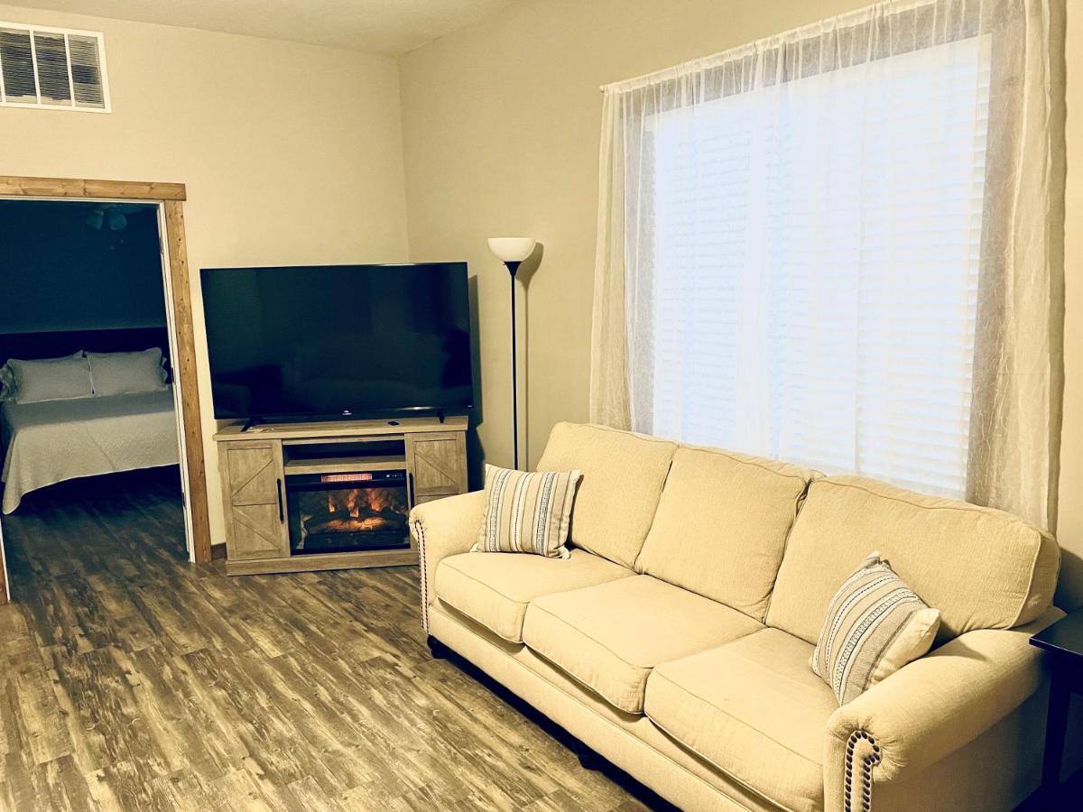 Modern Farmhouse 3 Bed, 2 Bath Apartment, Sleeps 7, Lots Of Space, Steps To Downtown, Honeywell & Eagles Theater Wabash Luaran gambar